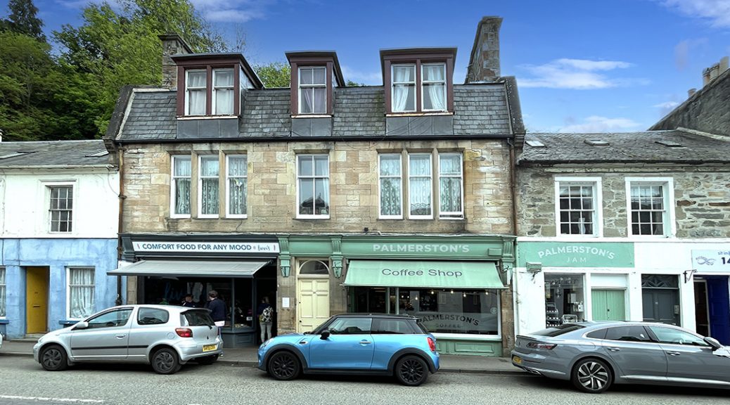 External view of Palmerston's cafe Dunkeld