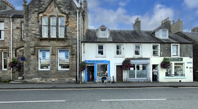 External view of Simply Sarah's in Doune