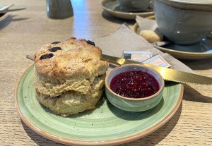 A scone st Glenkinchie Distillery